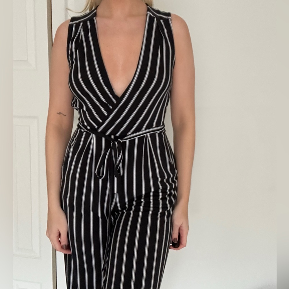 MONTEAU | STRIPED SLEEVELESS JUMPSUIT | BLACK/ WHITE